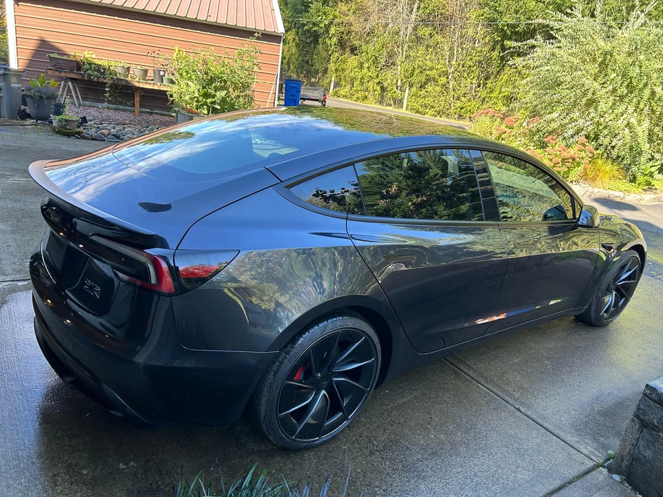 2024 Tesla Model 3 Performance - Image 12 of 31