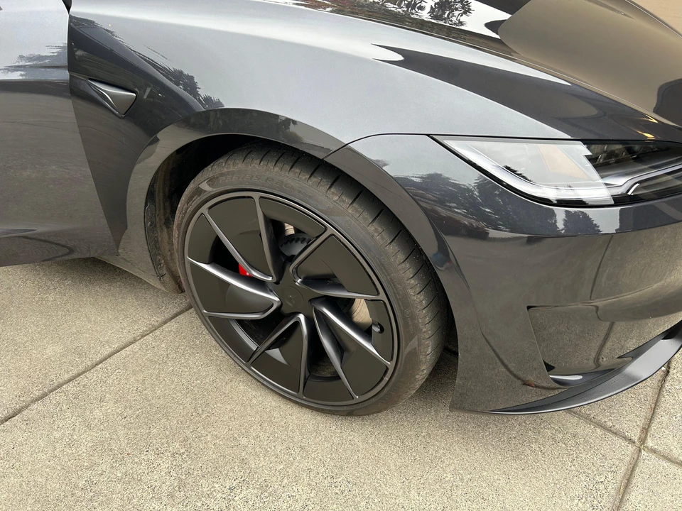 2024 Tesla Model 3 Performance - Image 23 of 31