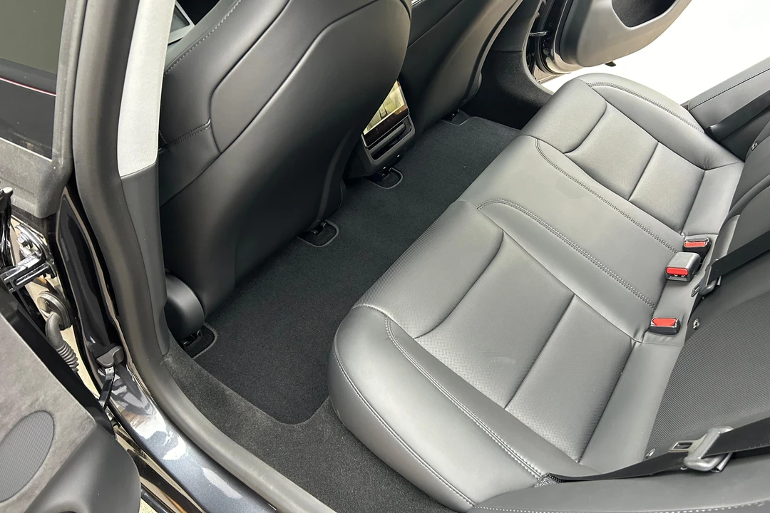 2024 Tesla Model 3 Performance - Image 26 of 31