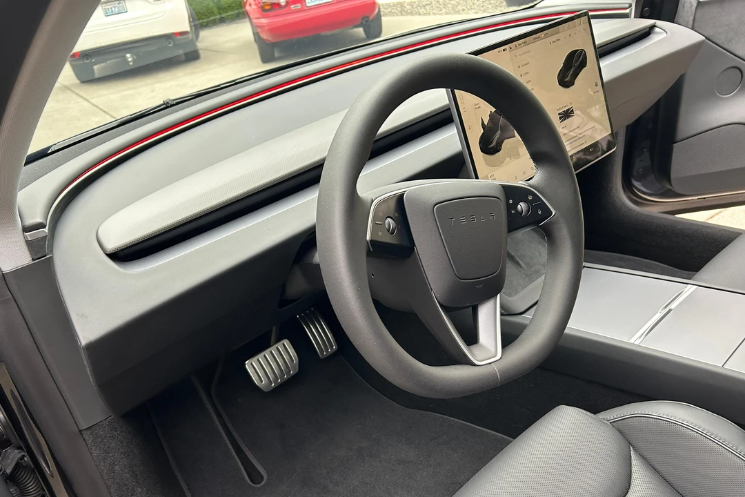 2024 Tesla Model 3 Performance - Image 24 of 31