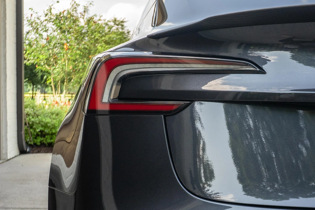 2024 Tesla Model 3 Performance - Image 28 of 31