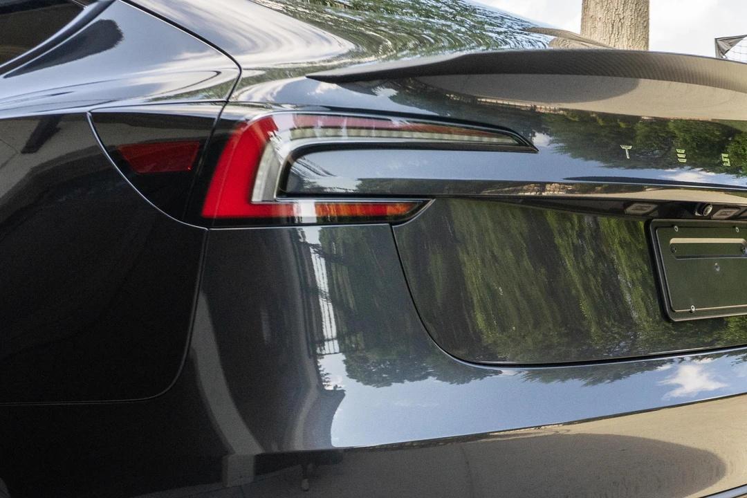 2024 Tesla Model 3 Performance - Image 27 of 31