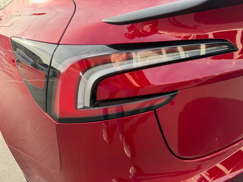 2024 Tesla Model 3 Performance - Image 14 of 31