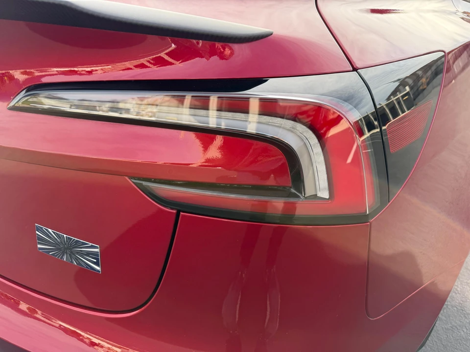 2024 Tesla Model 3 Performance - Image 17 of 31