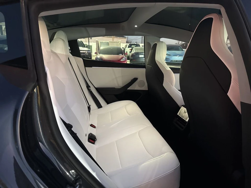 2024 Tesla Model 3 Performance - Image 19 of 21