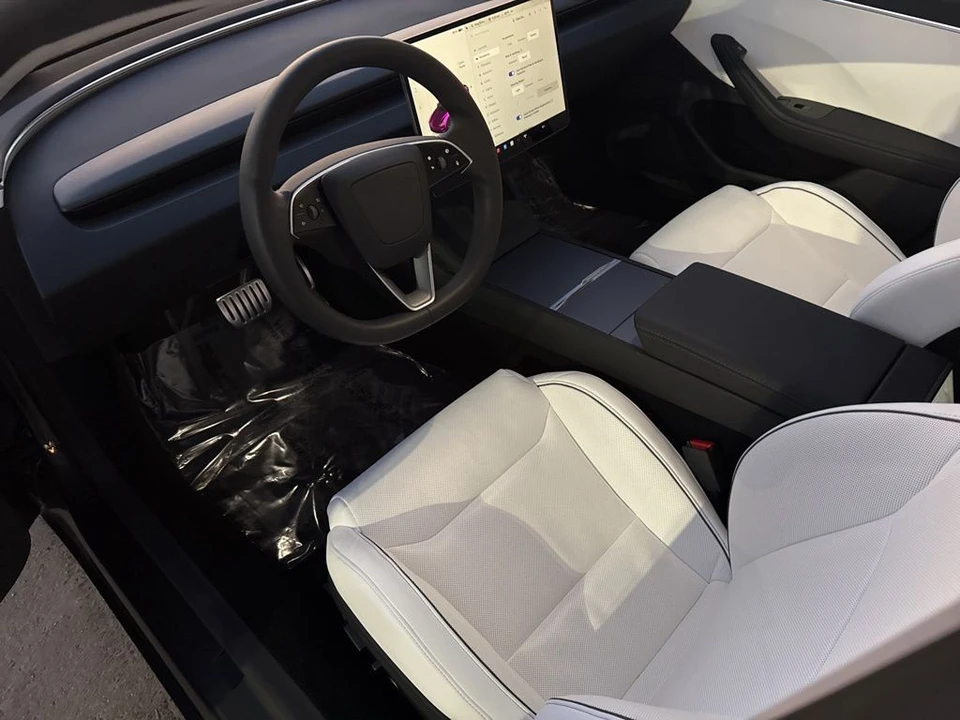 2024 Tesla Model 3 Performance - Image 11 of 21