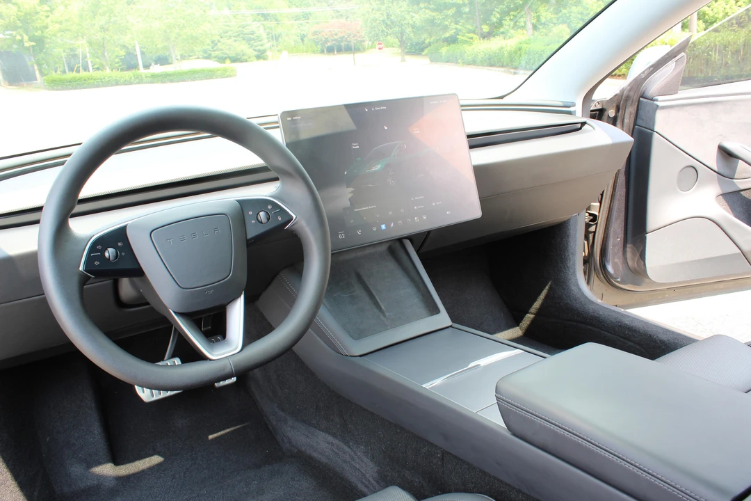 2024 Tesla Model 3 Performance - Image 30 of 31