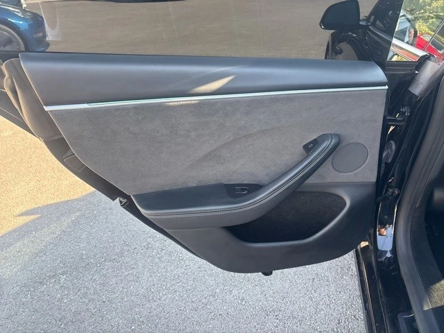 2024 Tesla Model 3 Performance - Image 16 of 21