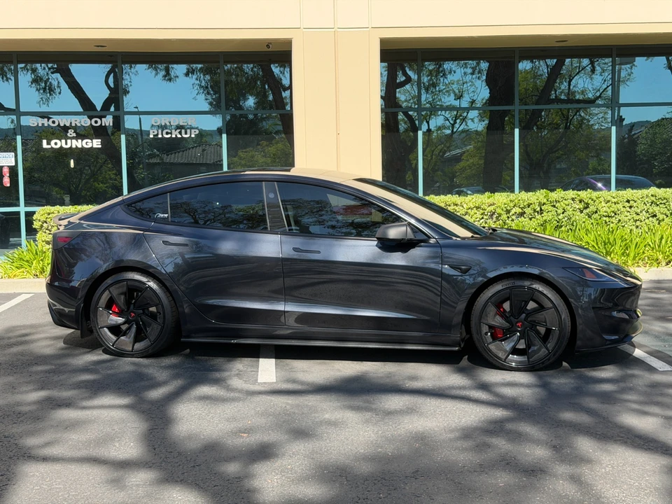 2024 Tesla Model 3 Performance - Image 13 of 28