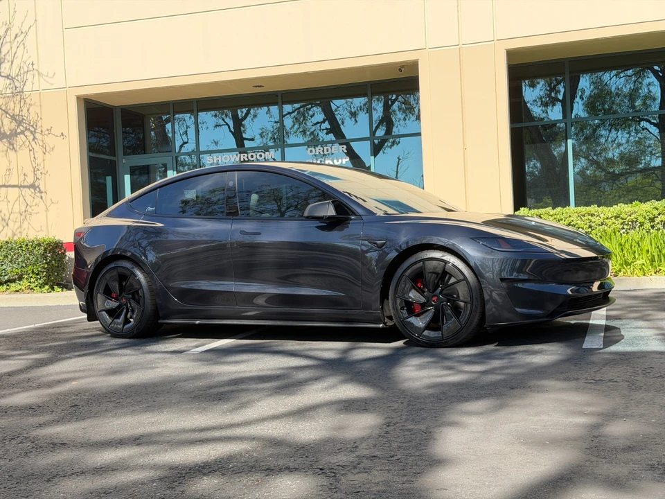 2024 Tesla Model 3 Performance - Image 23 of 28