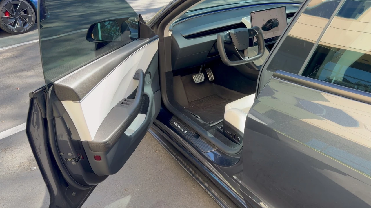 2024 Tesla Model 3 Performance - Image 11 of 28