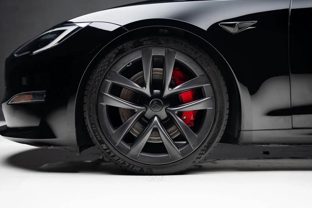 2024 Tesla Model S Plaid - Image 19 of 21