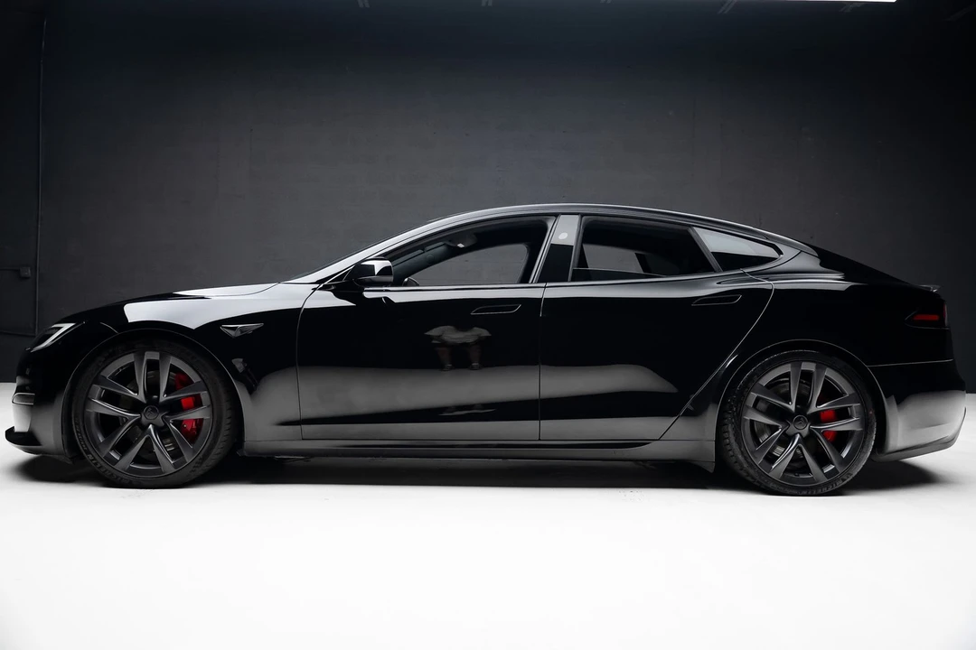 2024 Tesla Model S Plaid - Image 17 of 21