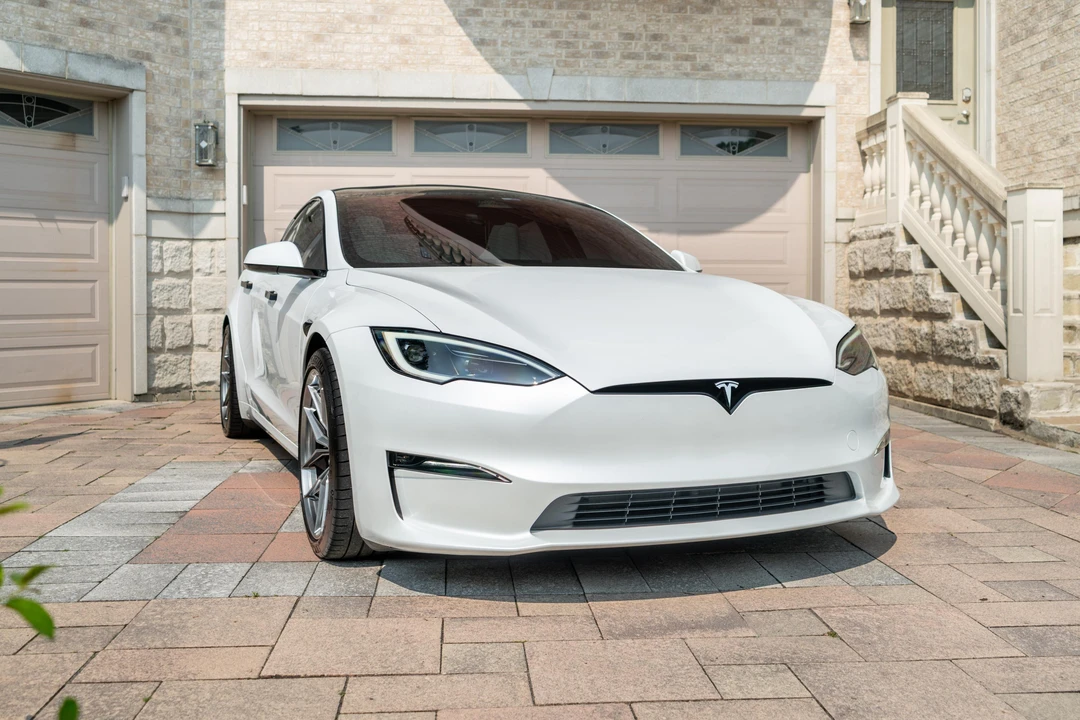 2024 Tesla Model S Plaid - Image 9 of 31