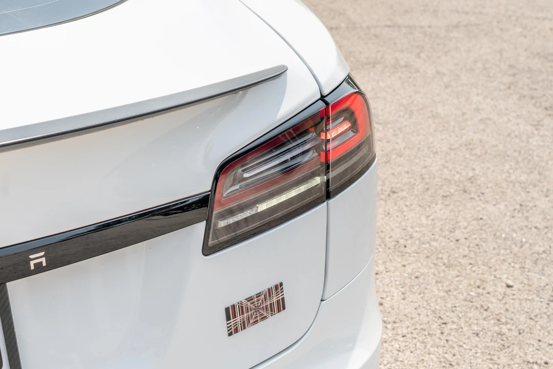 2024 Tesla Model S Plaid - Image 28 of 31