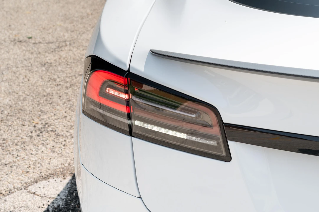 2024 Tesla Model S Plaid - Image 24 of 31