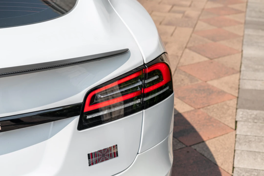 2024 Tesla Model S Plaid - Image 29 of 31