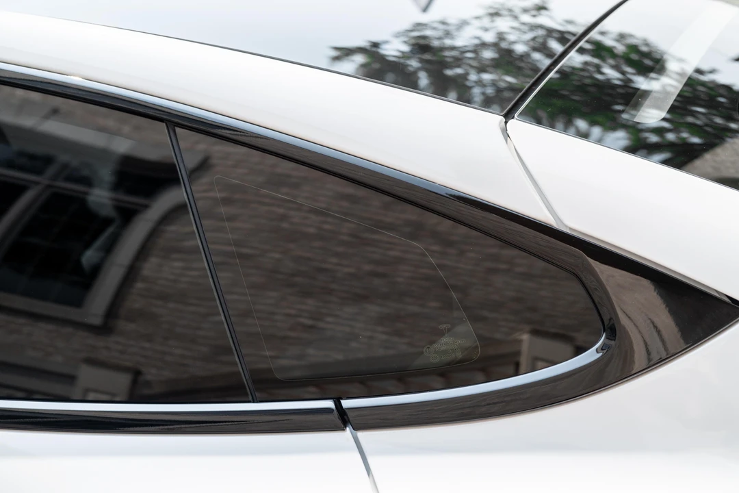 2024 Tesla Model S Plaid - Image 21 of 31