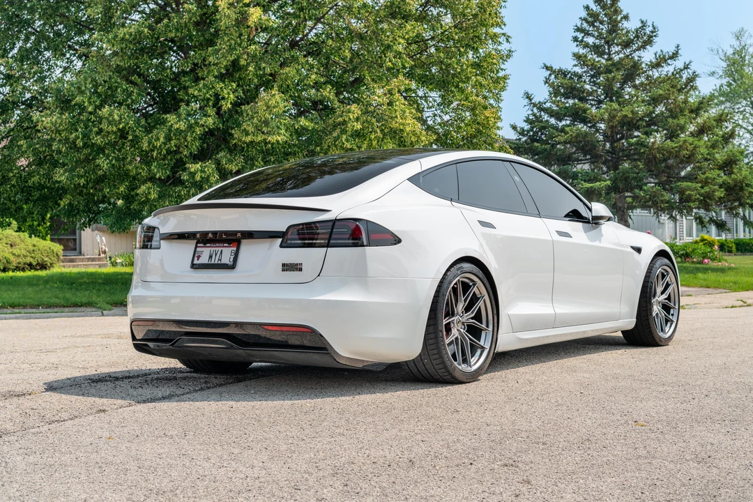 2024 Tesla Model S Plaid - Image 8 of 31