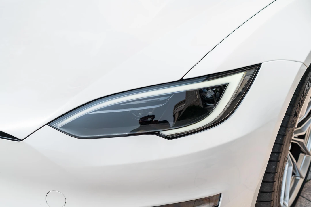 2024 Tesla Model S Plaid - Image 14 of 31