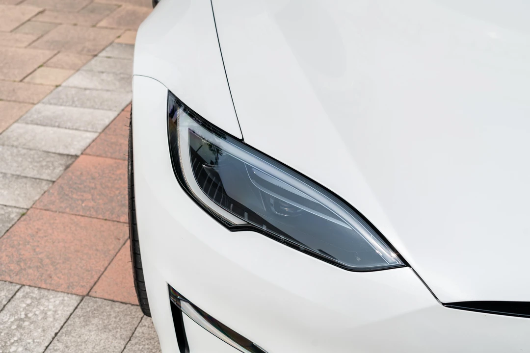 2024 Tesla Model S Plaid - Image 10 of 31
