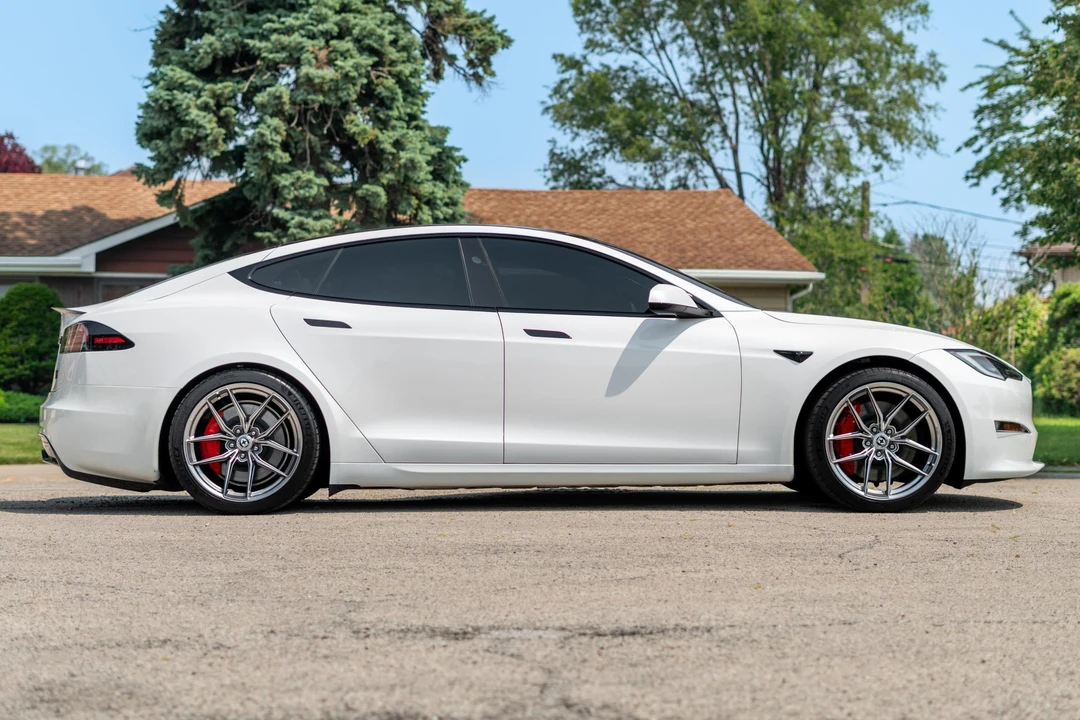 2024 Tesla Model S Plaid - Image 3 of 31