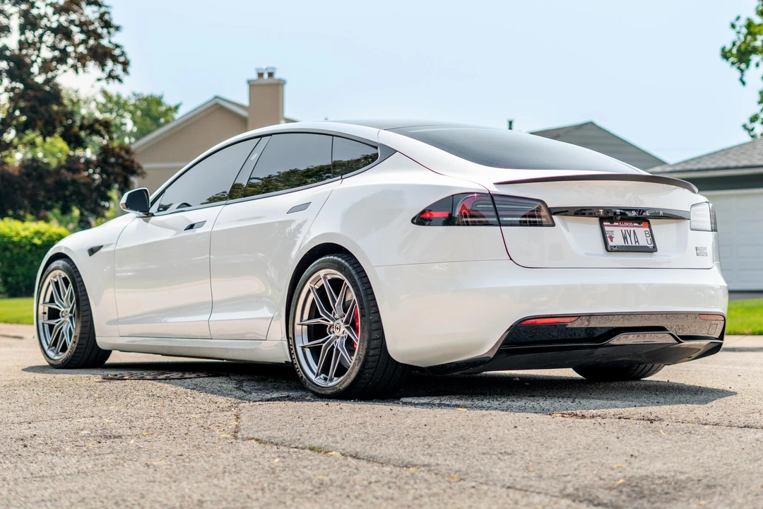 2024 Tesla Model S Plaid - Image 4 of 31