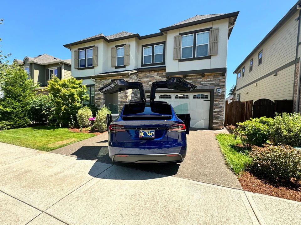 2024 Tesla Model X - Image 13 of 31