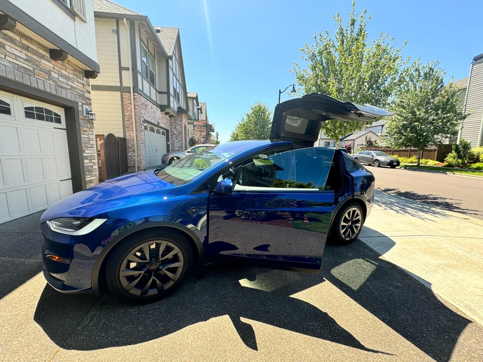 2024 Tesla Model X - Image 9 of 31