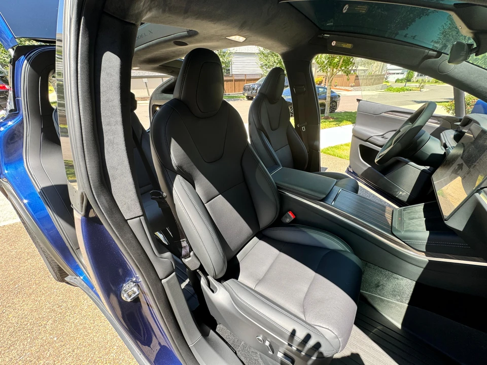 2024 Tesla Model X - Image 29 of 31