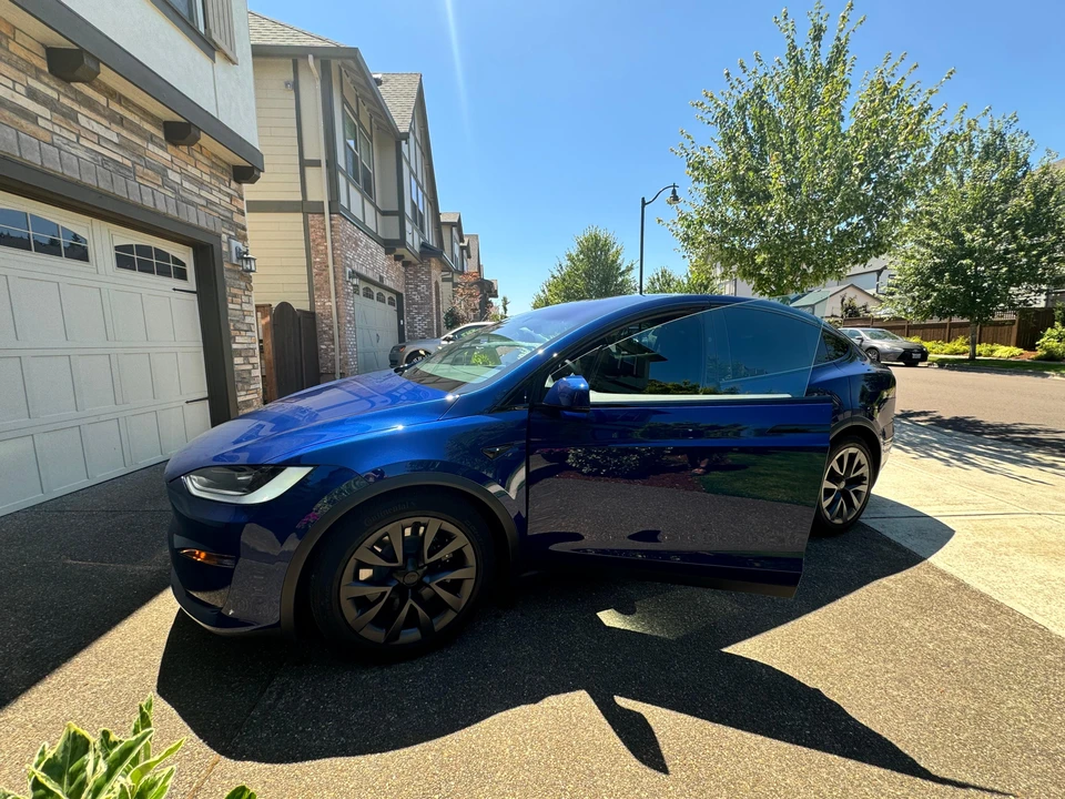 2024 Tesla Model X - Image 8 of 31