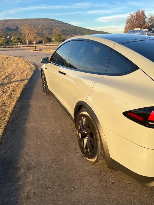 2024 Tesla Model X - Image 10 of 21