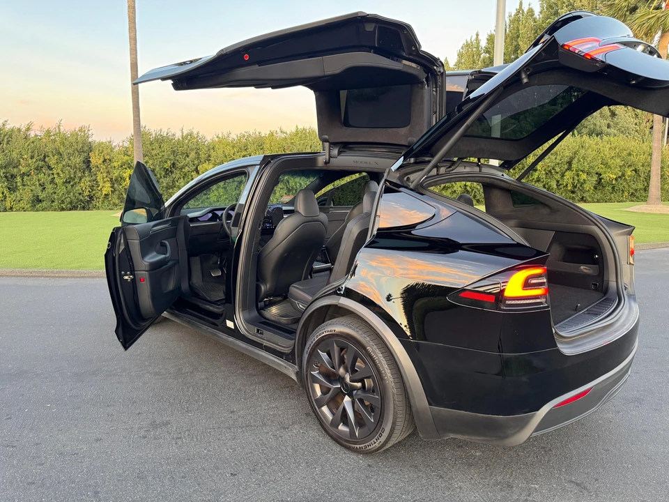 2024 Tesla Model X - Image 17 of 31