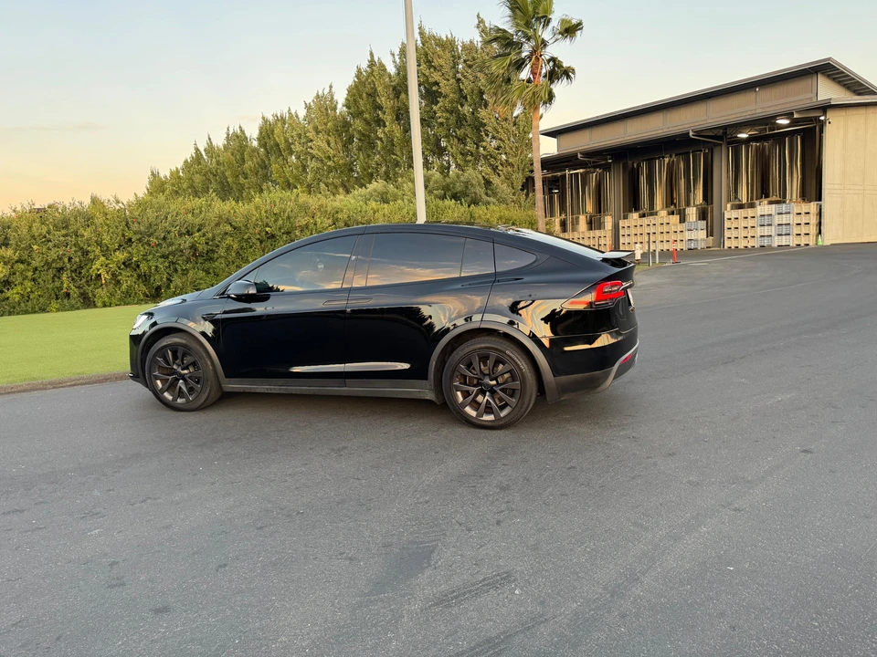 2024 Tesla Model X - Image 9 of 31