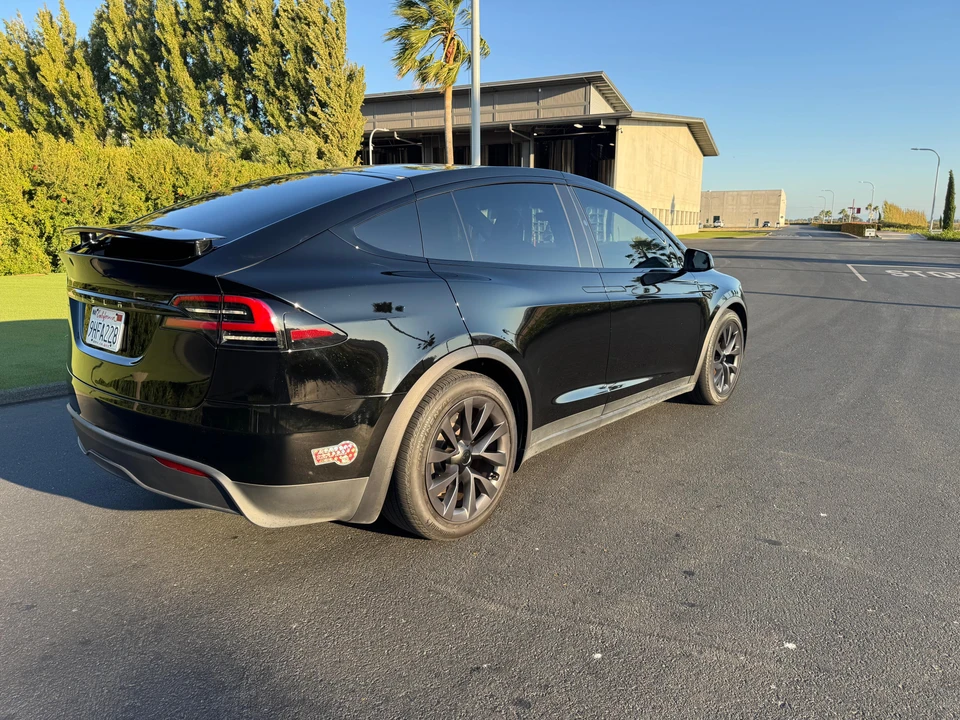 2024 Tesla Model X - Image 10 of 31