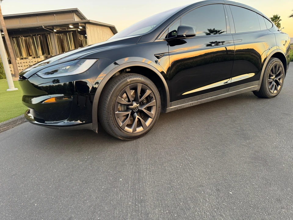 2024 Tesla Model X - Image 8 of 31