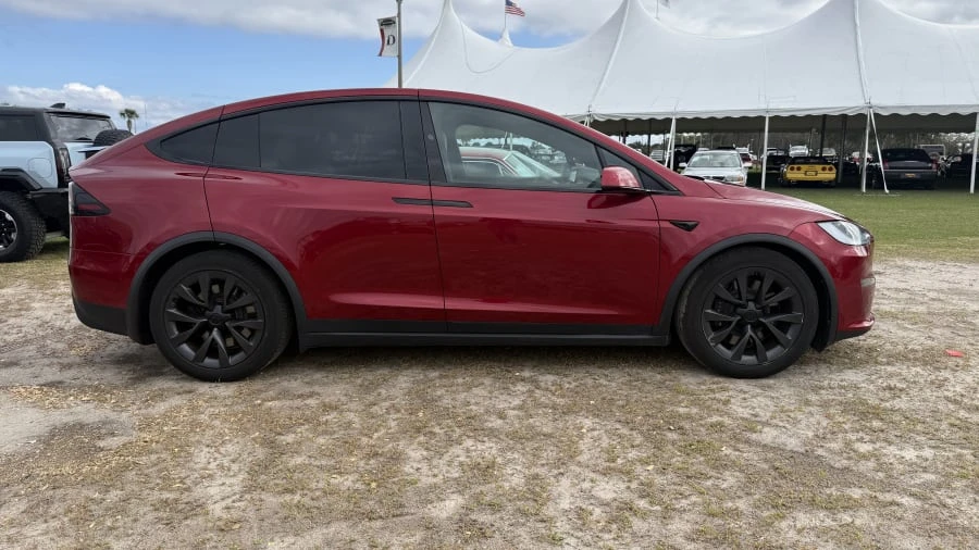 2024 Tesla Model X - Image 2 of 11