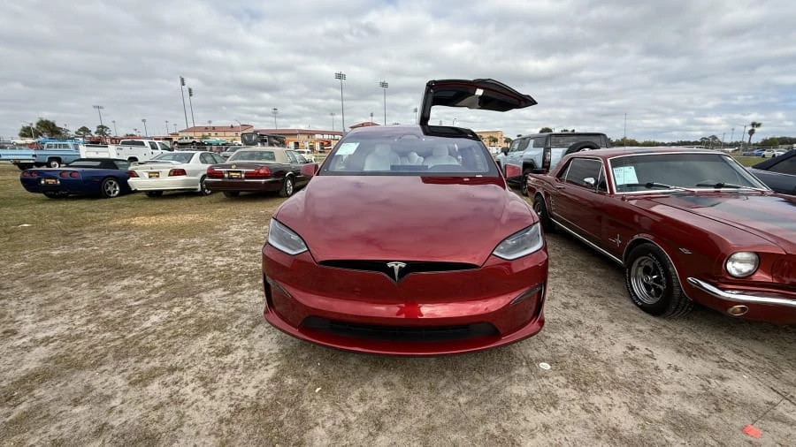 2024 Tesla Model X - Image 7 of 11