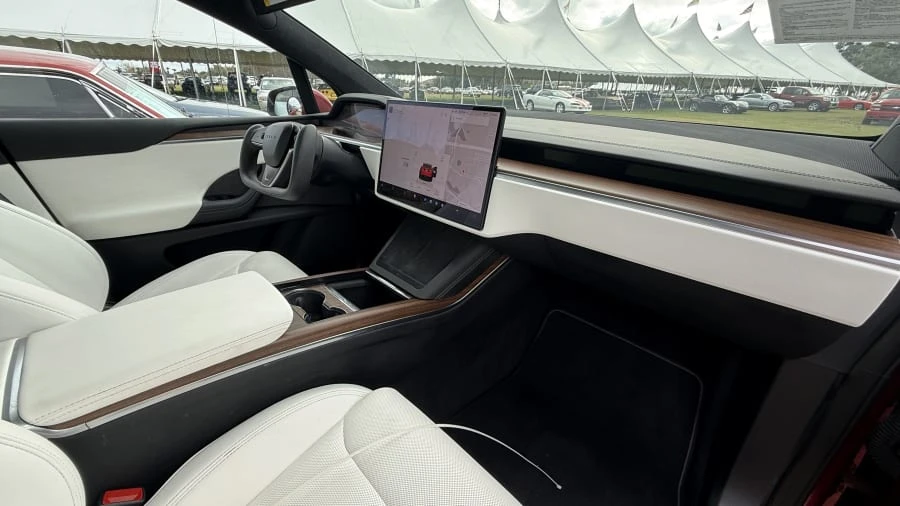 2024 Tesla Model X - Image 8 of 11