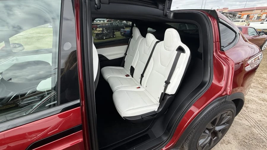 2024 Tesla Model X - Image 10 of 11
