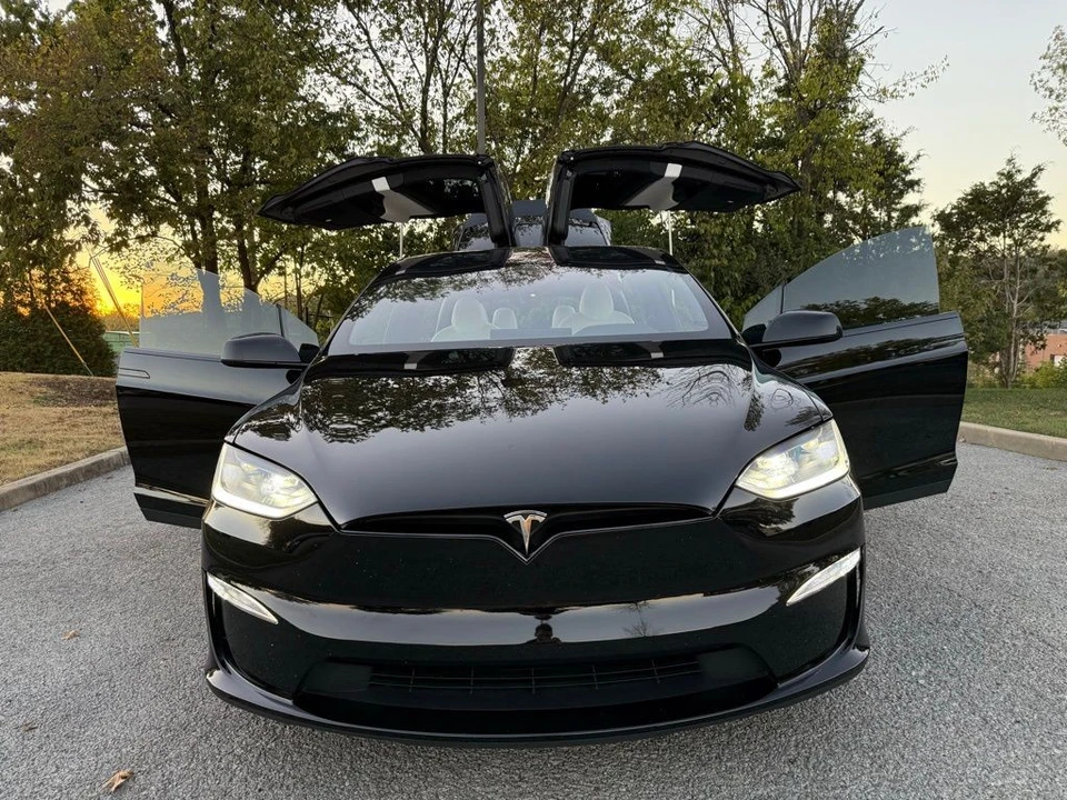 2024 Tesla Model X Plaid - Image 9 of 17