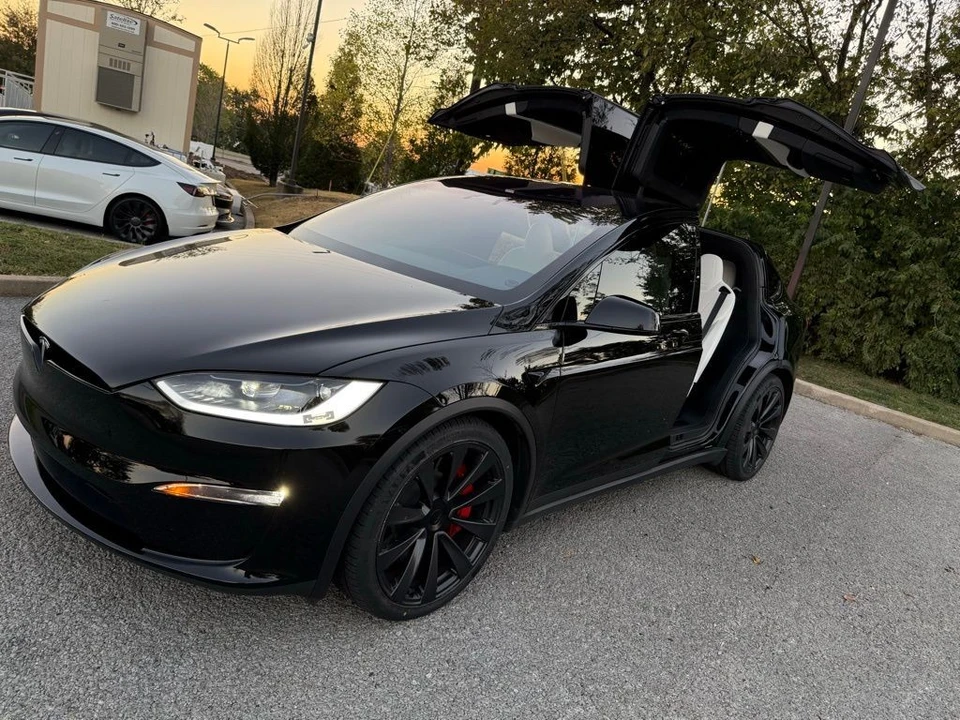 2024 Tesla Model X Plaid - Image 14 of 17