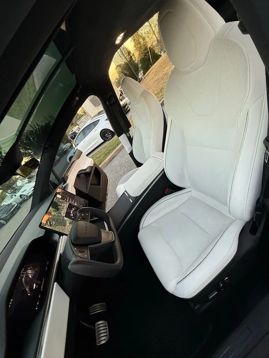 2024 Tesla Model X Plaid - Image 10 of 17