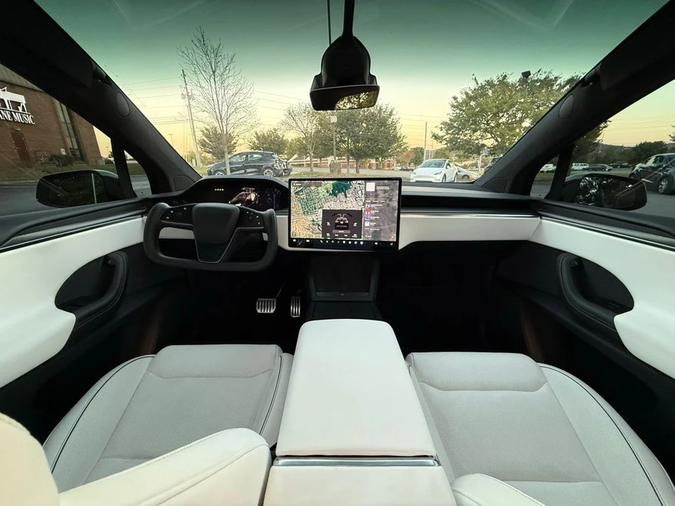 2024 Tesla Model X Plaid - Image 13 of 17