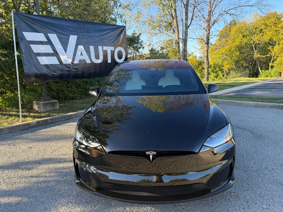 2024 Tesla Model X Plaid - Image 2 of 17