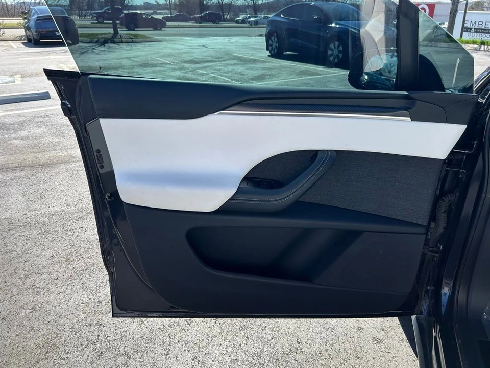 2024 Tesla Model X Plaid - Image 17 of 20