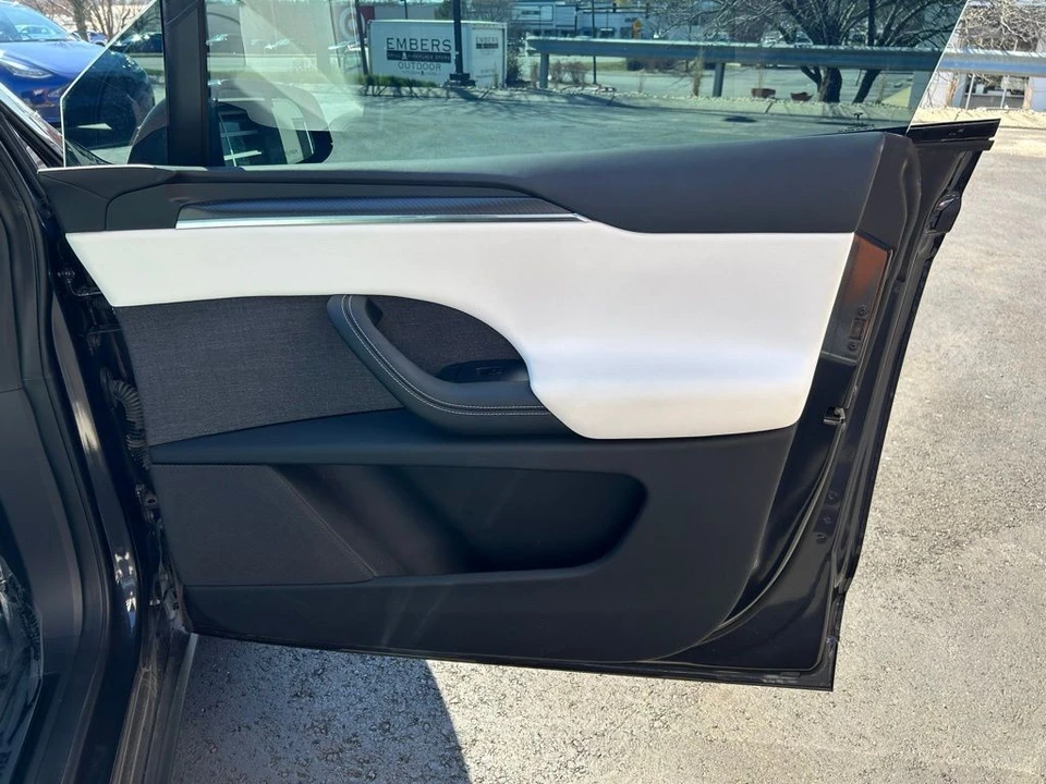 2024 Tesla Model X Plaid - Image 15 of 20