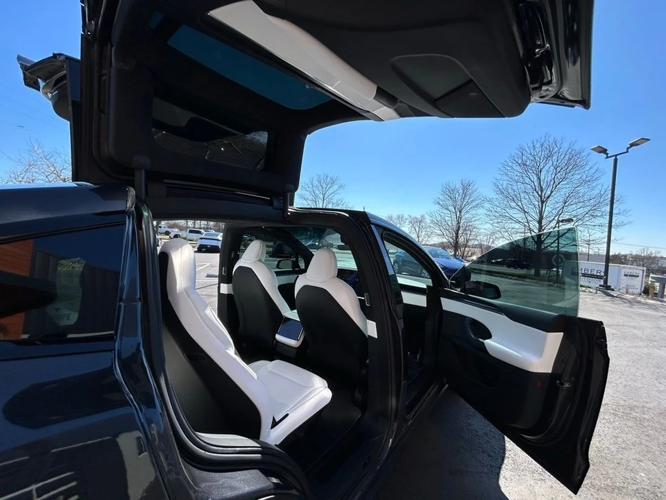 2024 Tesla Model X Plaid - Image 14 of 20