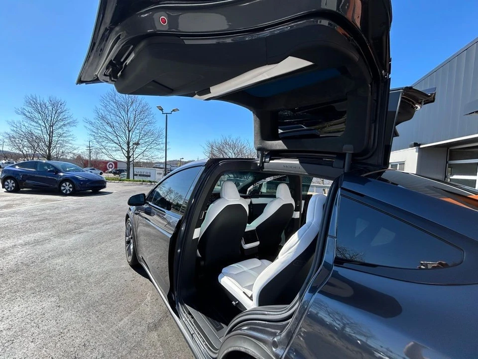2024 Tesla Model X Plaid - Image 12 of 20