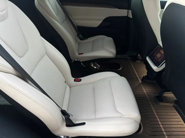 2024 Tesla Model X - Image 14 of 15